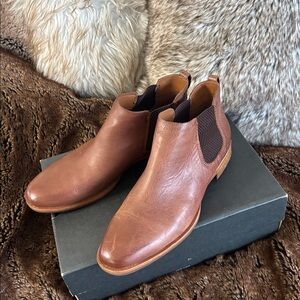 Classic Women’s Chelsea Brown Leather Boots Size 8.5